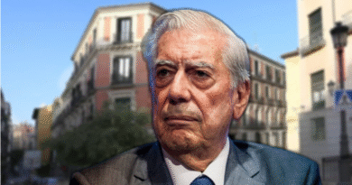 Mario Vargas Llosa; la vocación literaria como destino.  (ensayo)                                                                                                                              