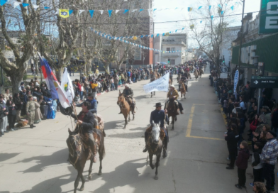 Rocha conmemoró un nuevo aniversario de la Declaratoria de la Independencia con acto y desfile